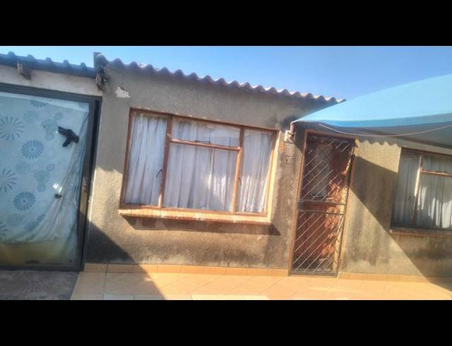 2 BEDROOM HOUSE FOR SALE IN TOKOZA
